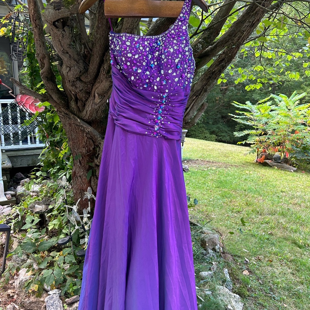 Elegant Purple Evening Gown